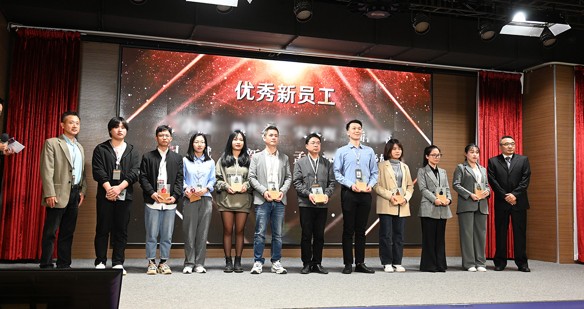 破晓出征·乘势笃行——小鸟体育集团2021年度大会暨表彰典礼精彩集锦 破晓出征·乘势笃行——小鸟体育集团2021年度大会暨表彰典礼精彩集锦