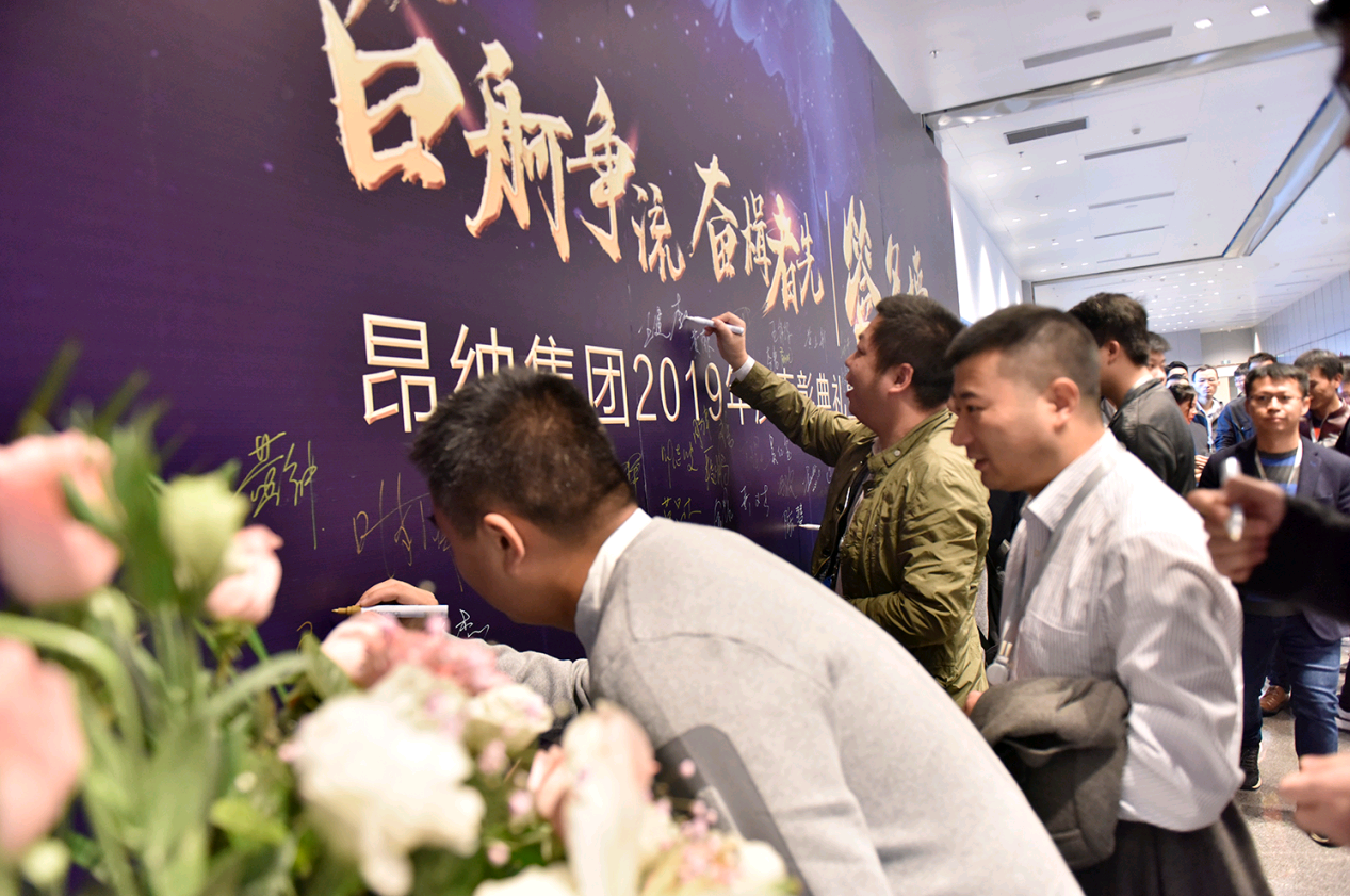 百舸争流,奋楫者先——小鸟体育集团2020年会精彩回顾 百舸争流,奋楫者先——小鸟体育集团2020年会精彩回顾