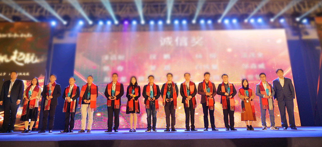 百舸争流，奋楫者先——小鸟体育集团2020年会精彩回顾