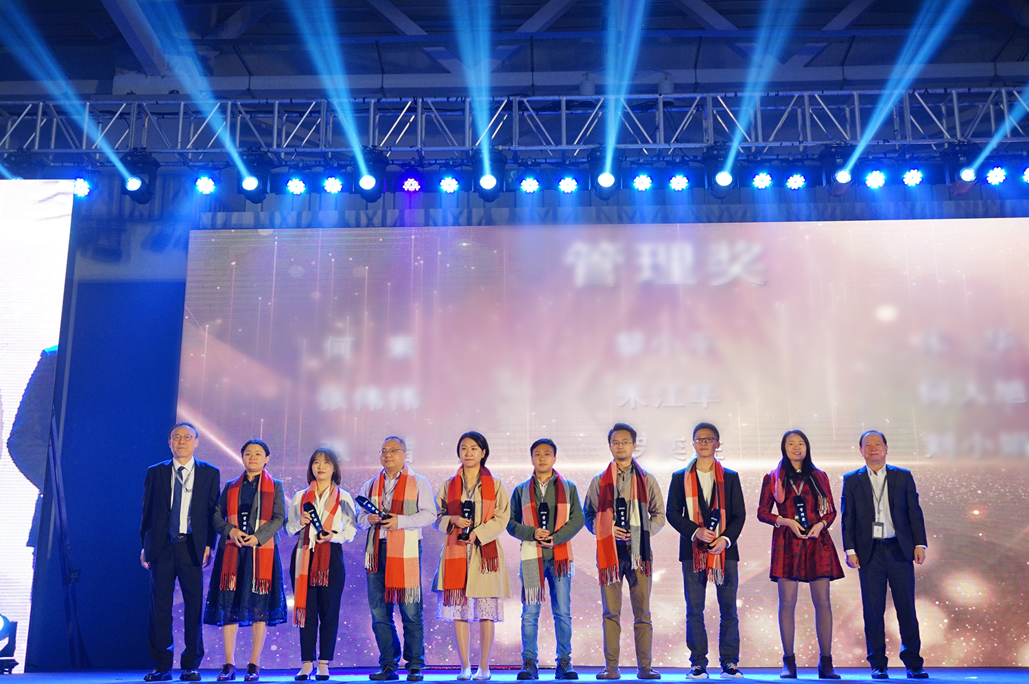 百舸争流,奋楫者先——小鸟体育集团2020年会精彩回顾 百舸争流,奋楫者先——小鸟体育集团2020年会精彩回顾