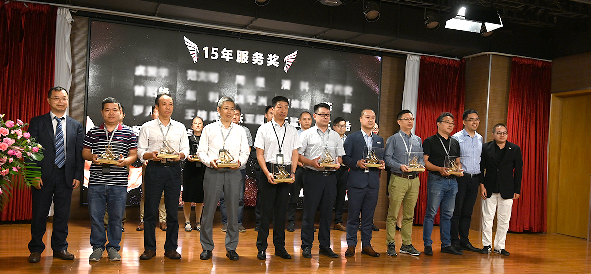 昂首前行,怀故纳新——小鸟体育20周年庆 昂首前行,怀故纳新——小鸟体育20周年庆